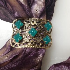 3 for $20! 🤩 Vintage Freirich goldtone/grn brooch